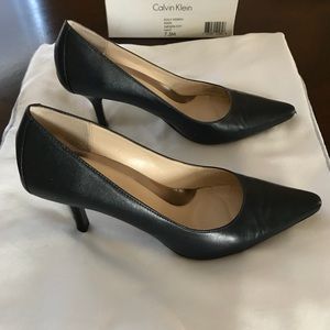 Calvin Klein Navy Classic Pump